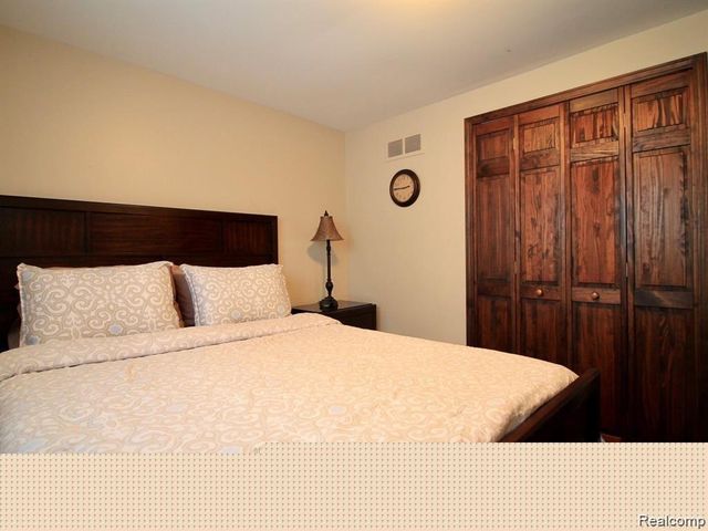 5363 English Drive, Troy, MI 48085