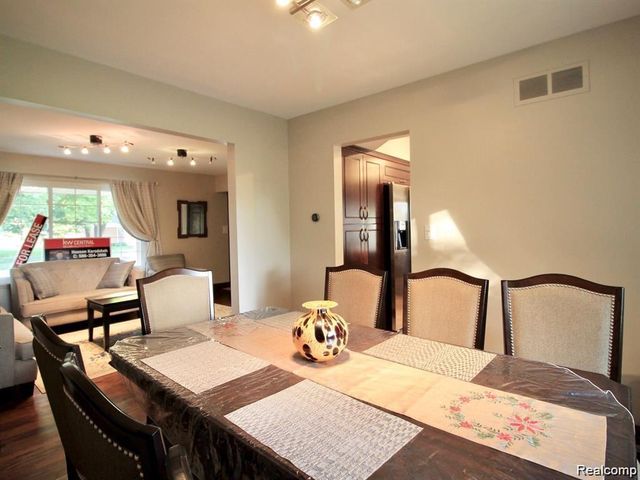 5363 English Drive, Troy, MI 48085