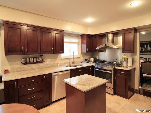 5363 English Drive, Troy, MI 48085