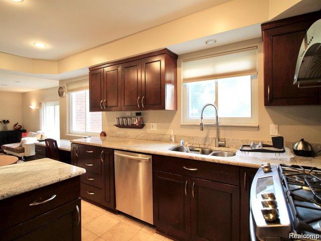 5363 English Drive, Troy, MI 48085