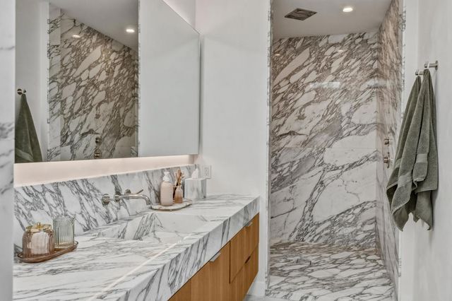 149 Lakeshore Drive, Rancho Mirage, CA 92270