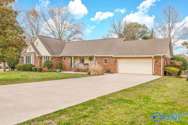 101 Ce Lee Circle, Huntsville, AL 35806