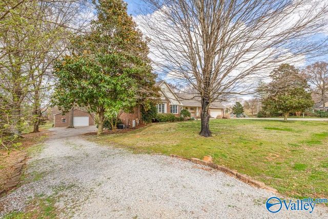 101 Ce Lee Circle, Huntsville, AL 35806