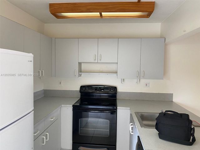 15695 SW 82nd Cir Ln 1-5, Miami, FL 33193