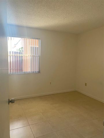 15695 SW 82nd Cir Ln 1-5, Miami, FL 33193