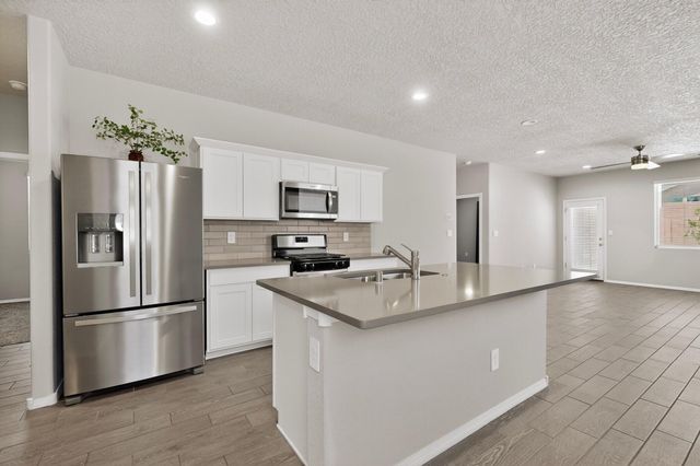909 Tazanita Loop SE, Rio Rancho, NM 87124