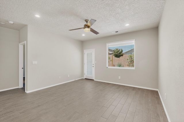 909 Tazanita Loop SE, Rio Rancho, NM 87124