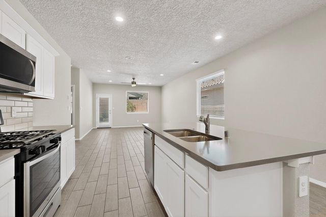 909 Tazanita Loop SE, Rio Rancho, NM 87124