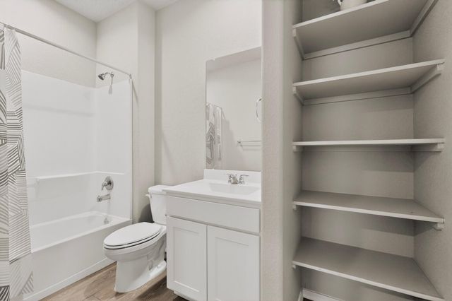 909 Tazanita Loop SE, Rio Rancho, NM 87124