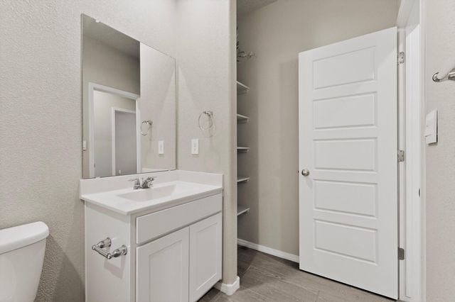 909 Tazanita Loop SE, Rio Rancho, NM 87124