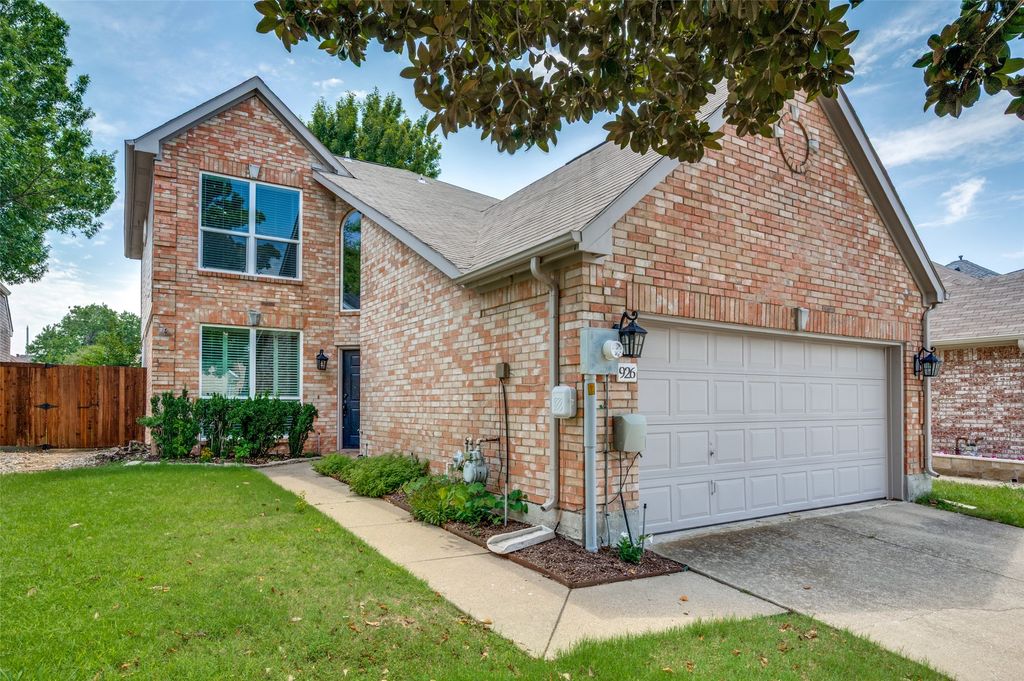 926 Winterstone Drive, Lewisville, TX 75067