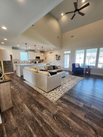 301 Oconee Dr, Midland City, AL 36350