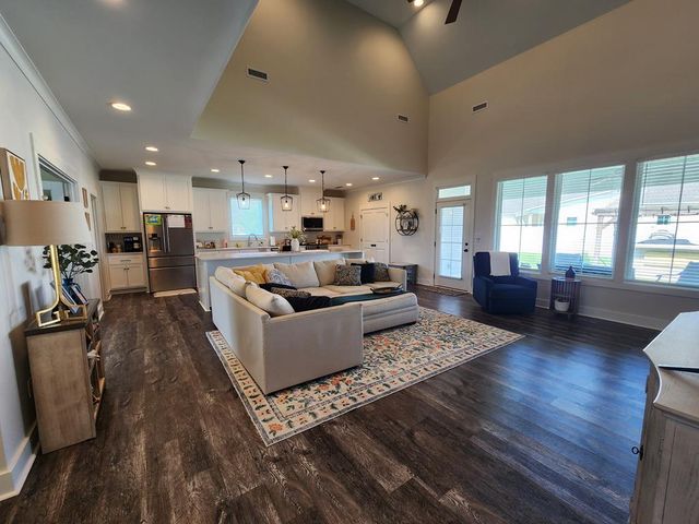 301 Oconee Dr, Midland City, AL 36350