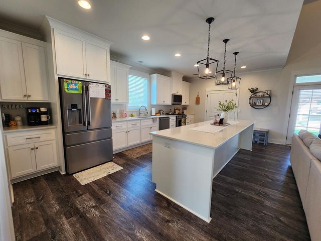 301 Oconee Dr, Midland City, AL 36350