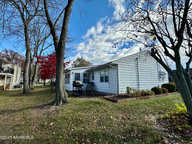 9 Nebraska Drive, Matawan, NJ 07747