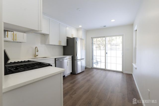 42 Pennsbury Way, East Brunswick, NJ 08816