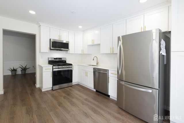 42 Pennsbury Way, East Brunswick, NJ 08816