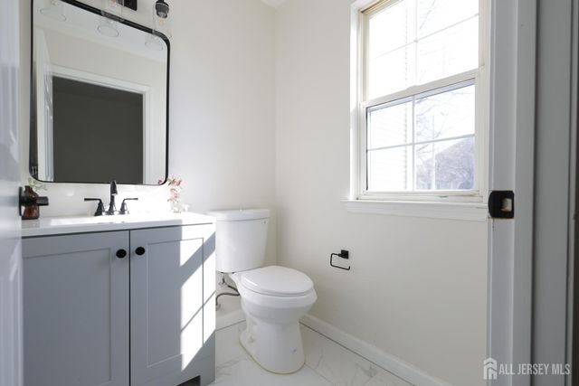 42 Pennsbury Way, East Brunswick, NJ 08816