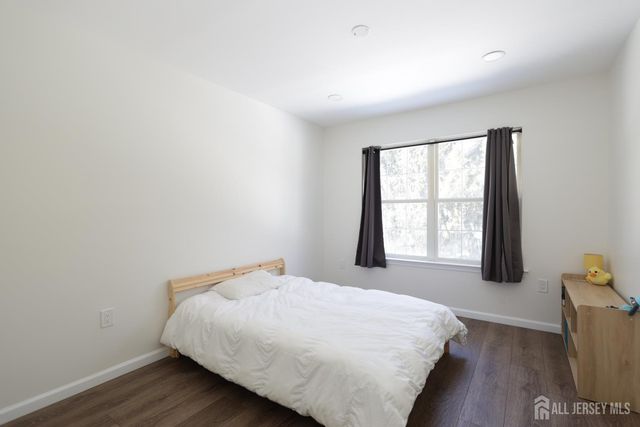 42 Pennsbury Way, East Brunswick, NJ 08816