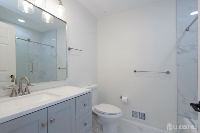 42 Pennsbury Way, East Brunswick, NJ 08816