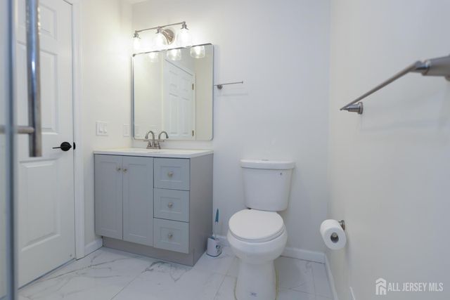 42 Pennsbury Way, East Brunswick, NJ 08816