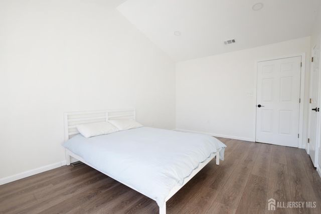 42 Pennsbury Way, East Brunswick, NJ 08816