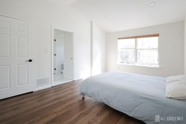 42 Pennsbury Way, East Brunswick, NJ 08816