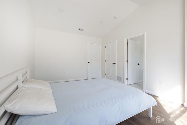 42 Pennsbury Way, East Brunswick, NJ 08816