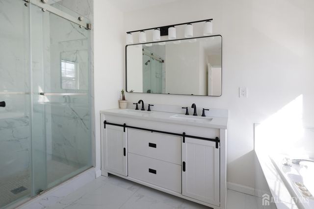 42 Pennsbury Way, East Brunswick, NJ 08816