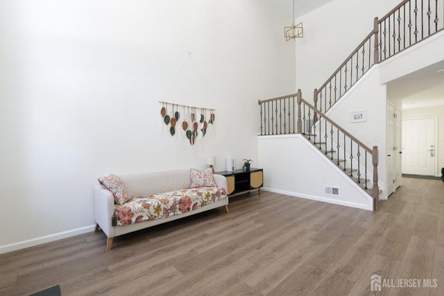 42 Pennsbury Way, East Brunswick, NJ 08816