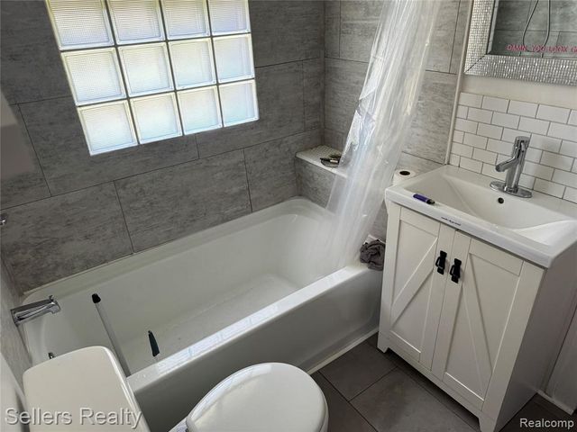 701 Saint Clair Avenue, Flint, MI 48504
