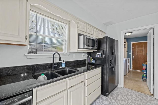 549 Prince Of Wales DR, Virginia Beach, VA 23452