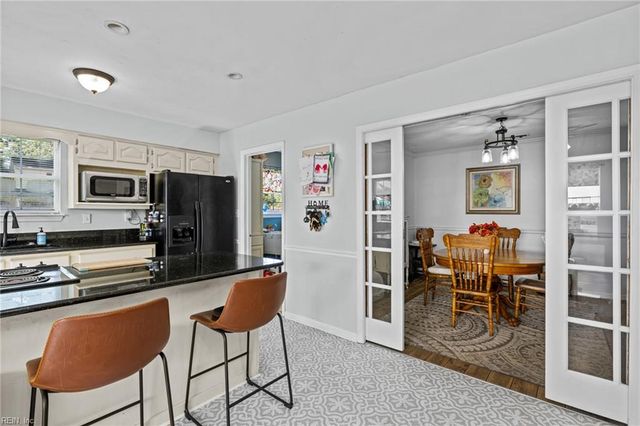 549 Prince Of Wales DR, Virginia Beach, VA 23452