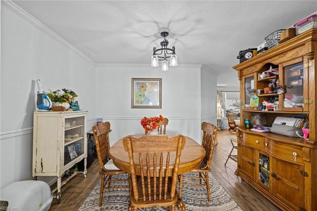 549 Prince Of Wales DR, Virginia Beach, VA 23452