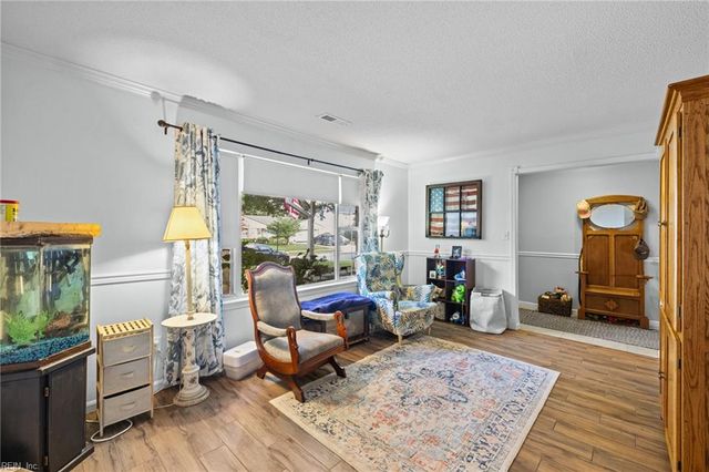 549 Prince Of Wales DR, Virginia Beach, VA 23452