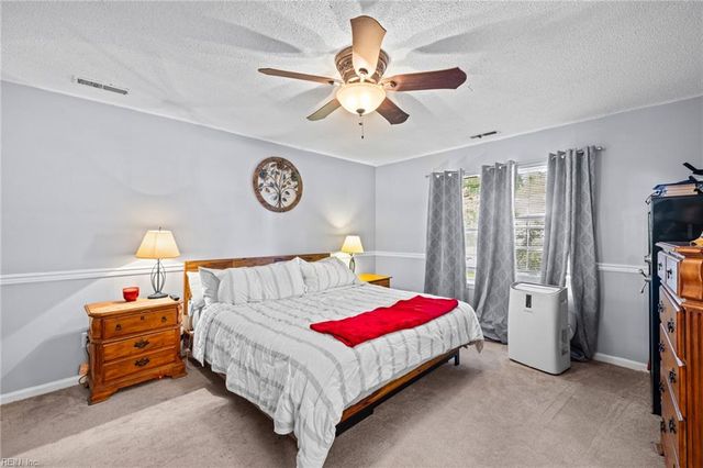 549 Prince Of Wales DR, Virginia Beach, VA 23452