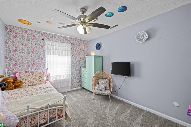 549 Prince Of Wales DR, Virginia Beach, VA 23452