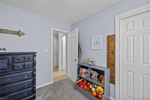 549 Prince Of Wales DR, Virginia Beach, VA 23452
