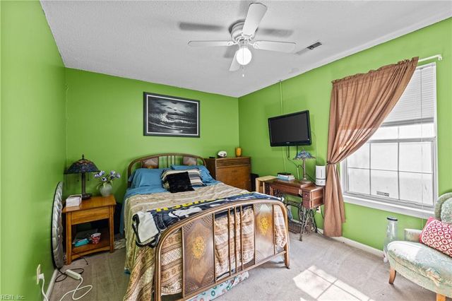 549 Prince Of Wales DR, Virginia Beach, VA 23452