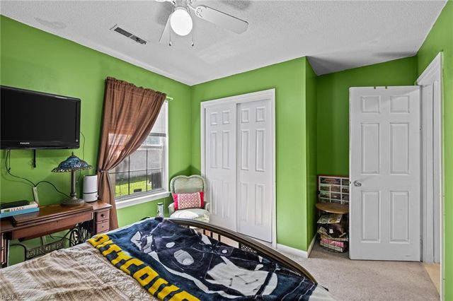 549 Prince Of Wales DR, Virginia Beach, VA 23452