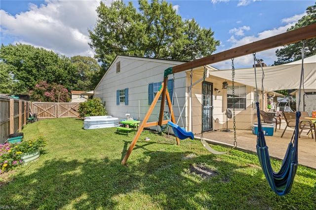 549 Prince Of Wales DR, Virginia Beach, VA 23452