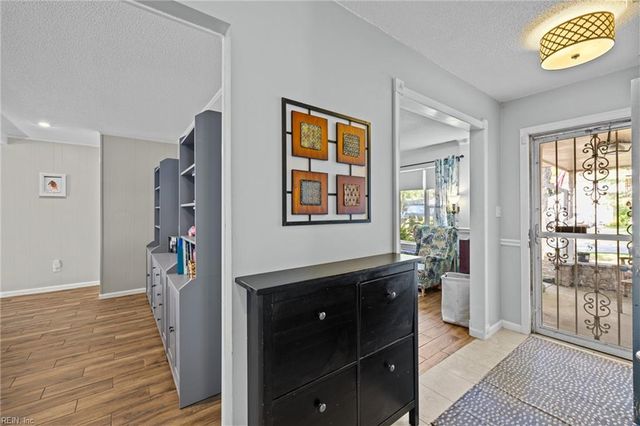 549 Prince Of Wales DR, Virginia Beach, VA 23452