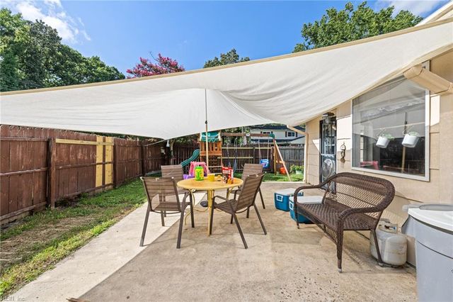 549 Prince Of Wales DR, Virginia Beach, VA 23452