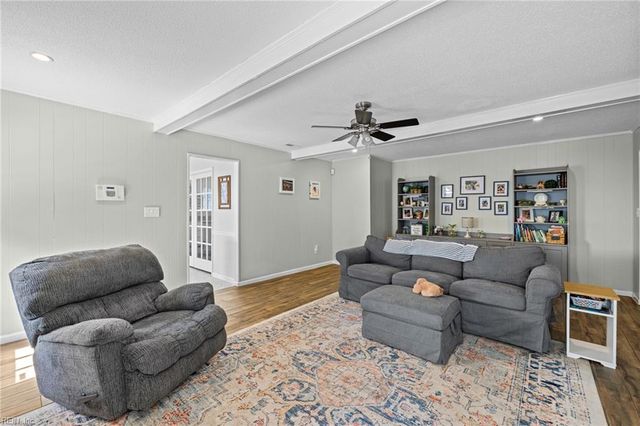 549 Prince Of Wales DR, Virginia Beach, VA 23452