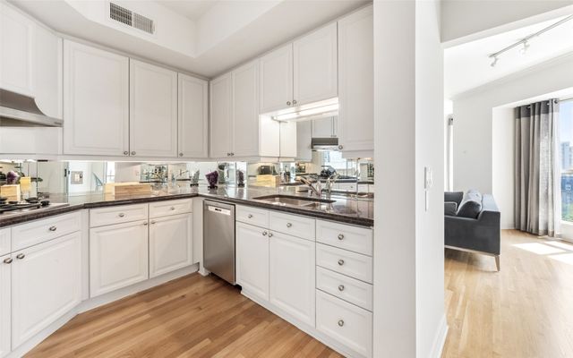 3401 Lee Parkway 1003, Dallas, TX 75219