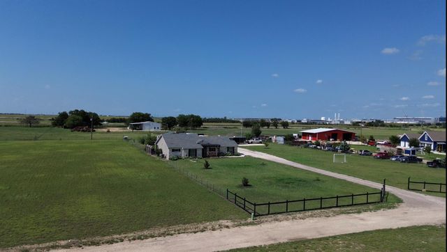 105 Michael LN, Taylor, TX 76574