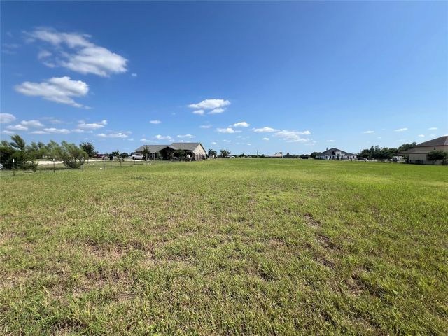 105 Michael LN, Taylor, TX 76574