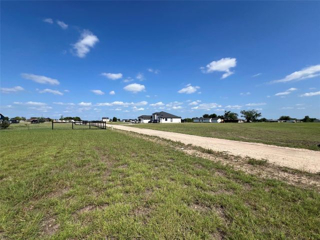 105 Michael LN, Taylor, TX 76574