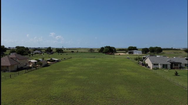105 Michael LN, Taylor, TX 76574