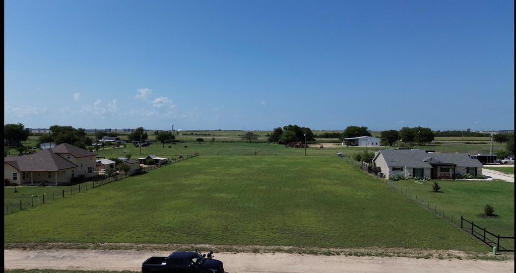 105 Michael LN, Taylor, TX 76574